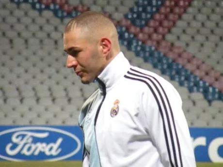 Le public de Valence chambre Benzema en scandant "Valbuena" - VIDEO