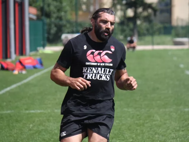 Sébastien Chabal devient le parrain du Lyon Basket Féminin !