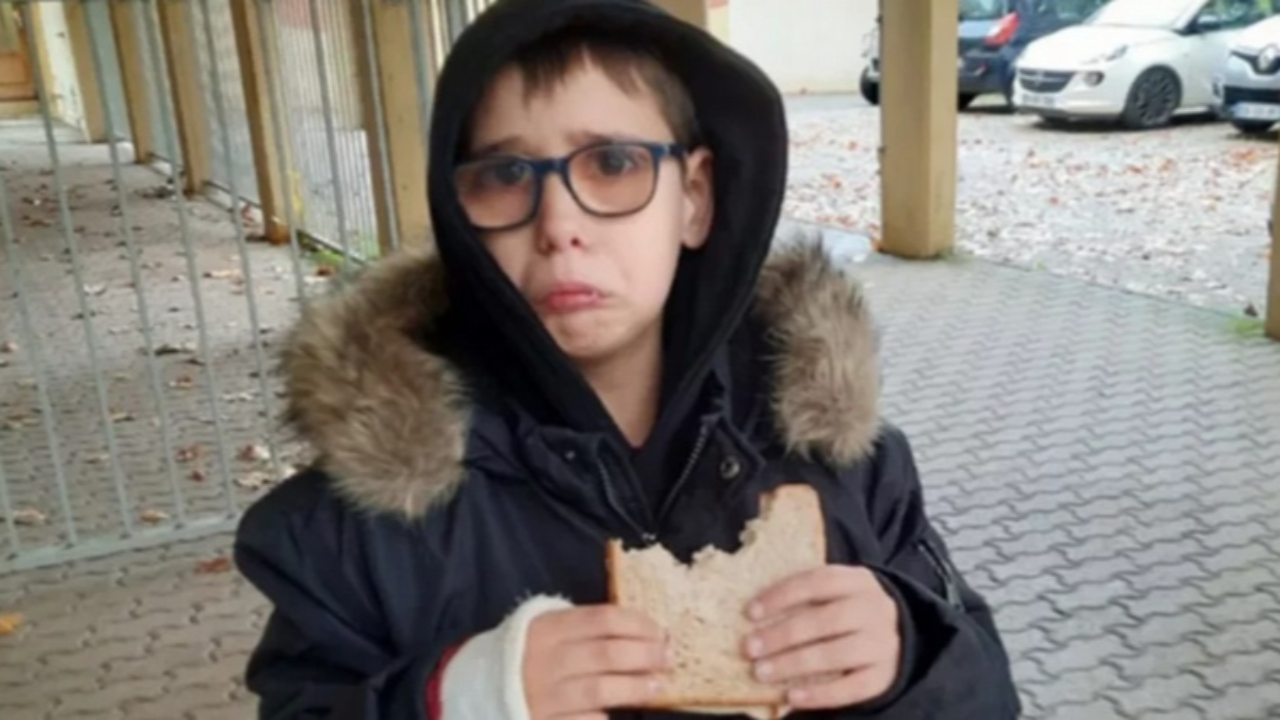 Lyon Olivier Lenfant Autiste Exclu De La Cantine Réintégré Dès Ce