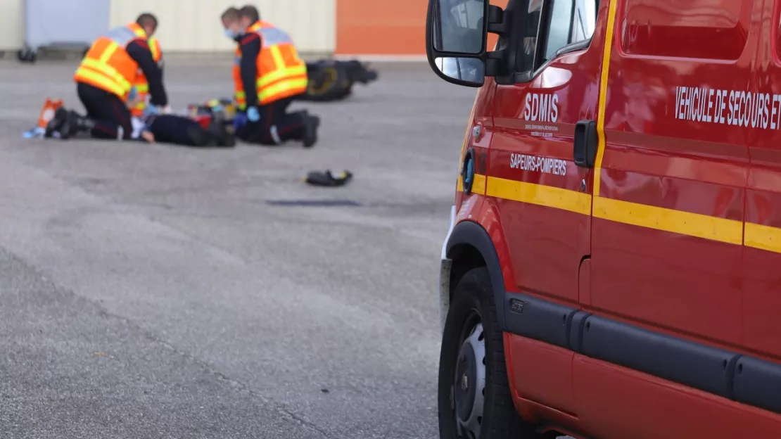 Ivre après la victoire des Bleus, il chute d'une voiture qui roulait à Villefranche-sur-Saône