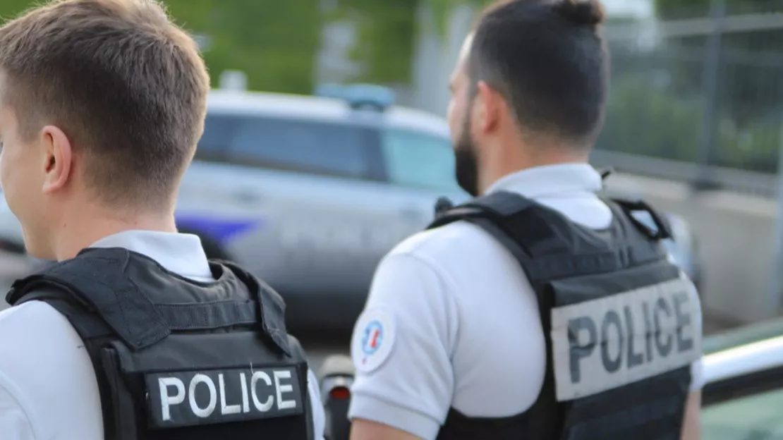 Lyon : des tirs de mortiers d'artifice et des feux de poubelles devant un lycée