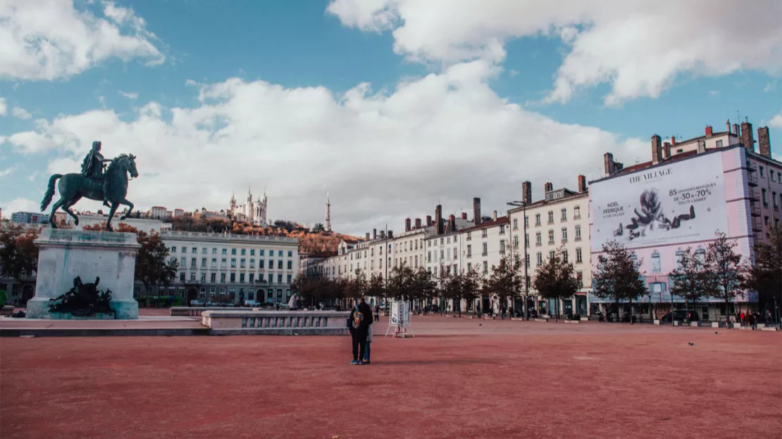 Lyon : l’emblématique place Bellecour en passe d’être végétalisée