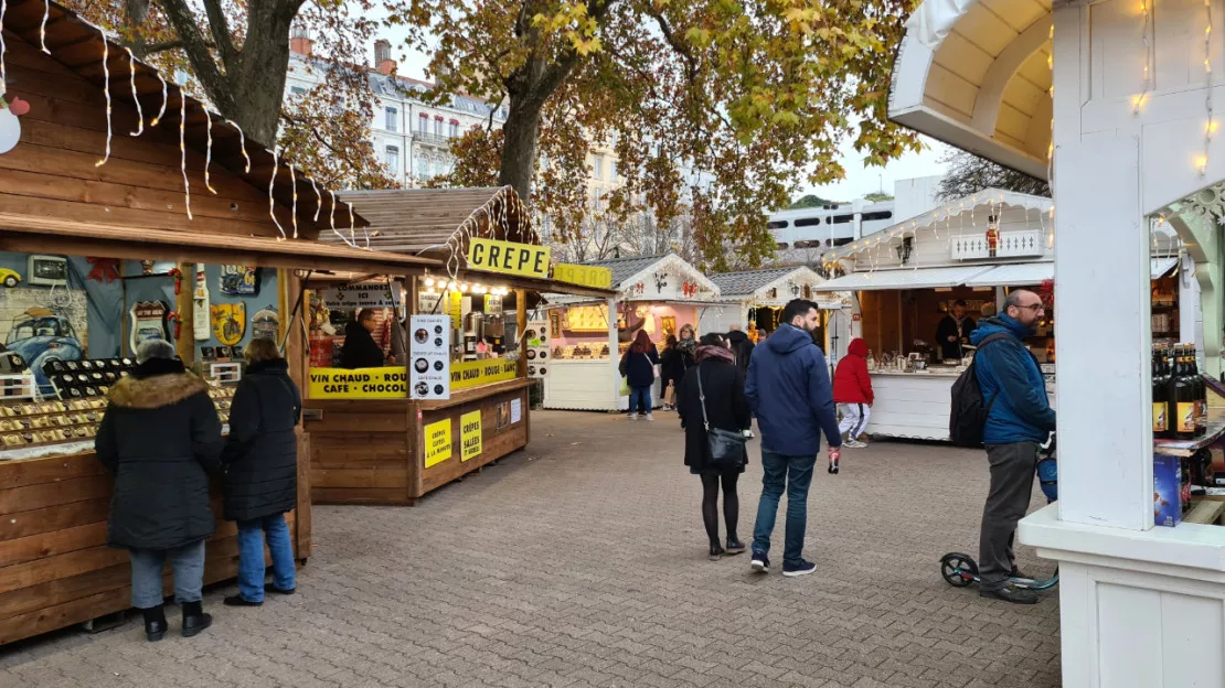 Lyon : le marché de Noël de la place Carnot ouvre ses portes