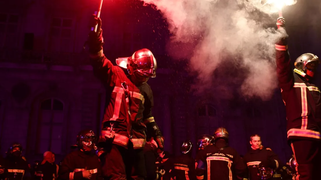 Lyon : "manifestation historique" des pompiers en colère