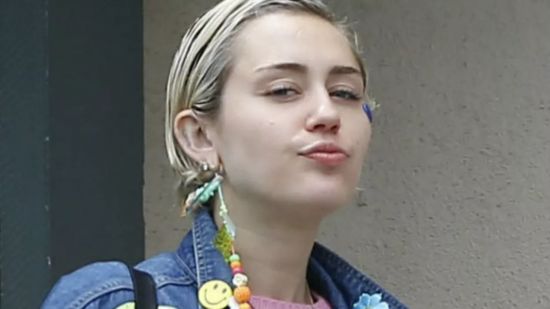 Miley Cyrus Montre Encore Ses Seins