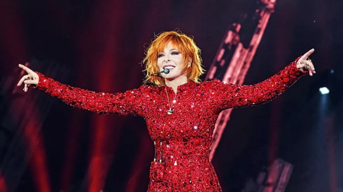 Mylène Farmer bat des records et surpasse les légendes de la musique !