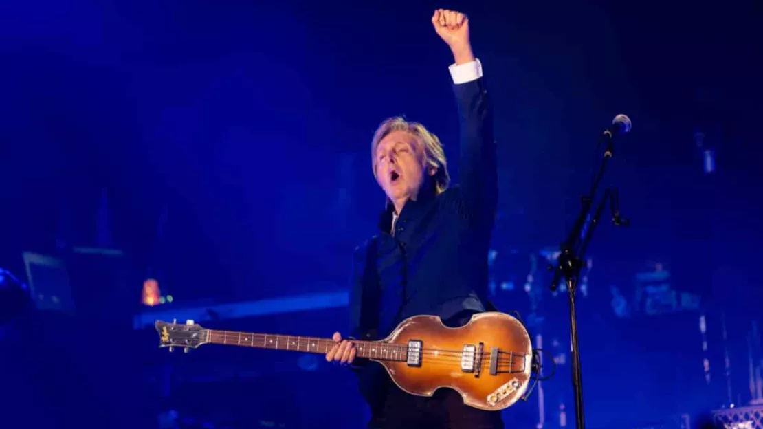 Paul McCartney rayonne lors de son concert à Paris