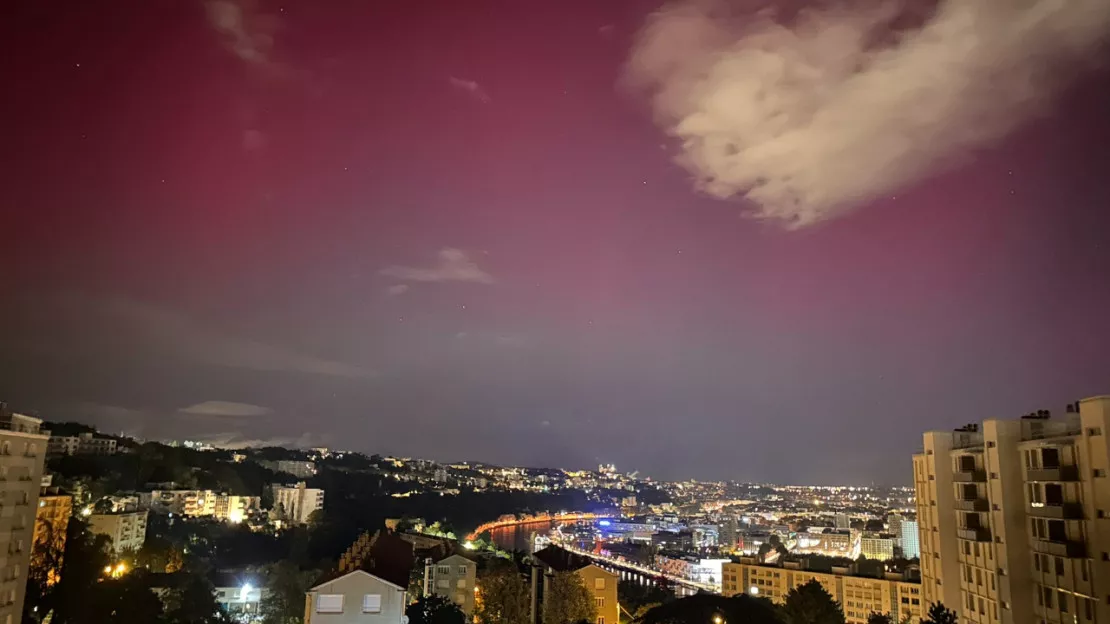 Surprise : des aurores boréales illuminent le ciel de Lyon