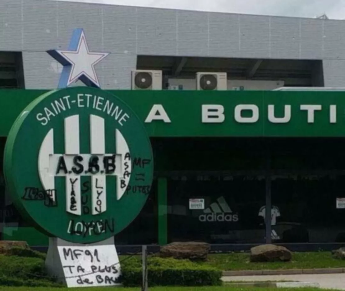 Des Ultras lyonnais taguent le stade Geoffroy-Guichard