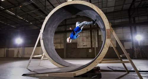 Un homme réalise le tout premier looping en courant