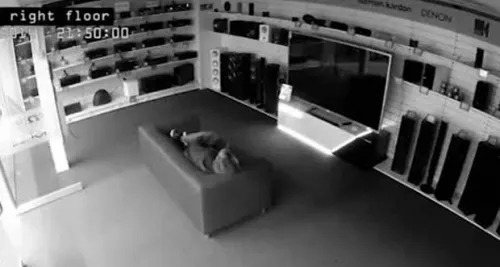 Un homme est resté enfermé dans un magasin (video)