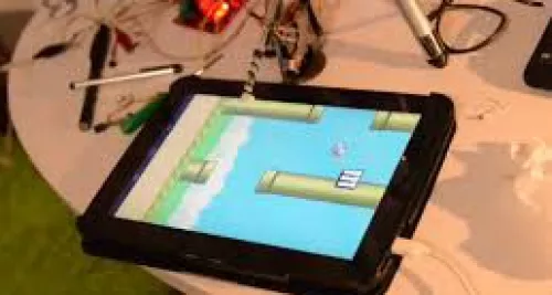 Un robot joue à Flappy Bird