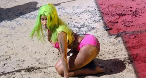 Nicki Minaj - Starships